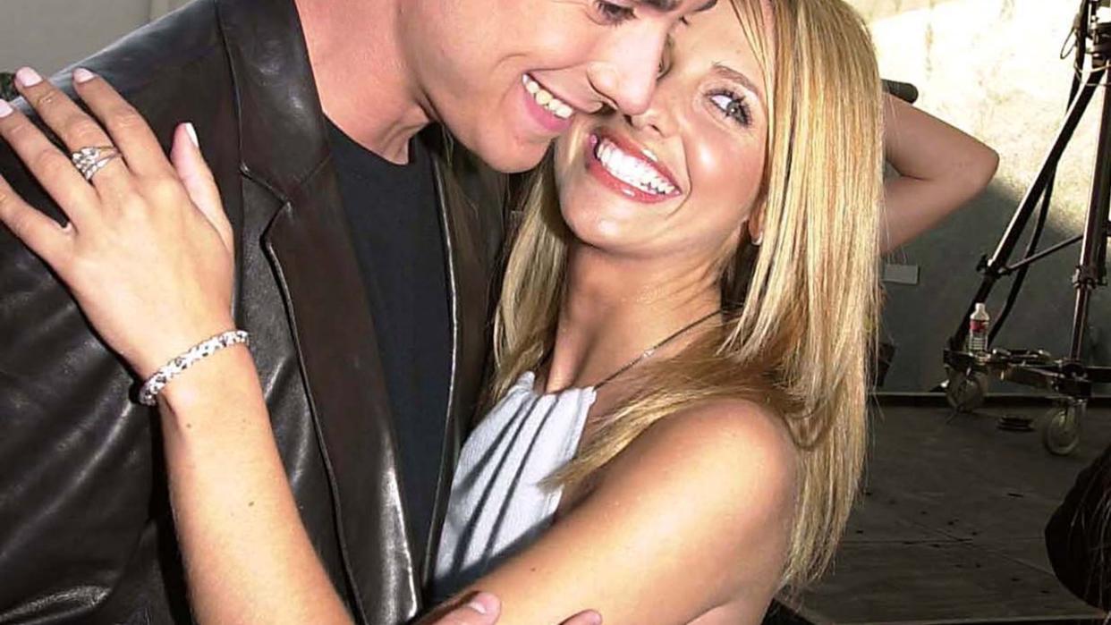 Freddie Prinze Jr. and Sarah Michelle Gellar during 2000 MTV Movie Awards at Sony Studios in Culver City, California, United States.