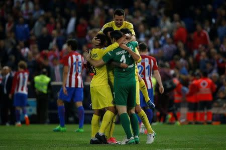 Football Soccer- Spanish La Liga Santander - Atletico Madrid v Villarreal- Vicente Calderon Stadium, Madrid, Spain - 25/04/17 - Villarreal's players celebrate at the end of their match. REUTERS/Susana Vera