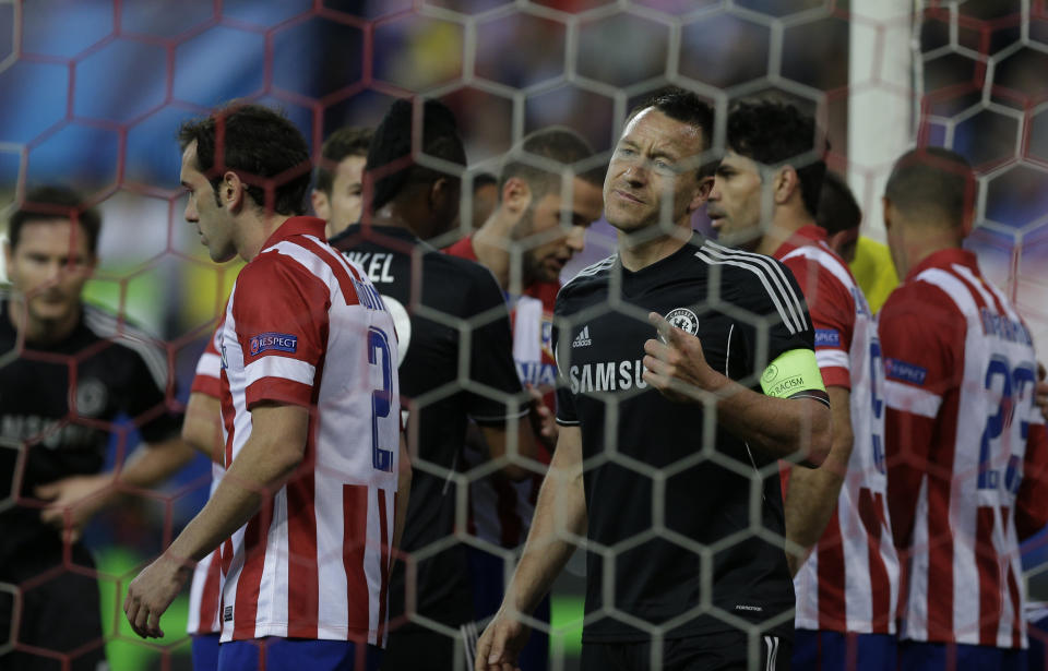 Chelsea's John Terry, gestures as his teams goalkeeper Petr Cech is treated due to injury during the Champions League semifinal first leg soccer match between Atletico Madrid and Chelsea at the Vicente Calderon stadium in Madrid, Spain, Tuesday, April 22, 2014 .Chelsea goalkeeper Petr Cech was taken off injured and replaced by goalkeeper Mark Schwarzer.(AP Photo/Paul White)