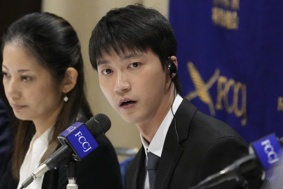 Taiwanese table tennis player Chiang Hung-chieh, right, former husband of Ai Fukuhara, Japanese table tennis star, speaks during a news conference at the Foreign Correspondents' Club of Japan (FCCJ) in Tokyo, Japan, Thursday, July 27, 2023. Japan’s once beloved table tennis star Ai Fukuhara is at the center of a child custody feud following the break-up of her marriage to a Taiwanese player who was also a star in the sport in his country. (AP Photo/Shuji Kajiyama)