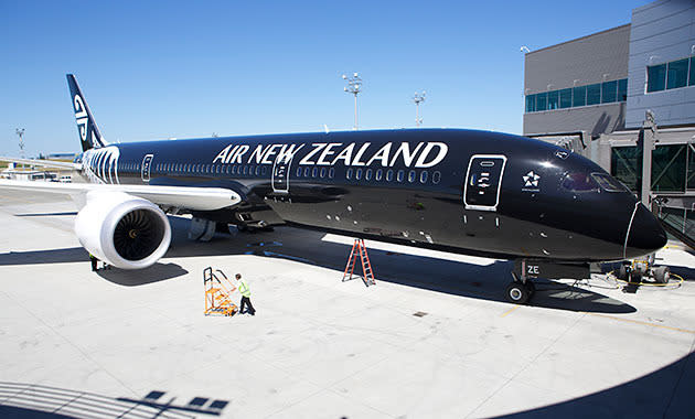 Air NZ flight grounded by lightning strike