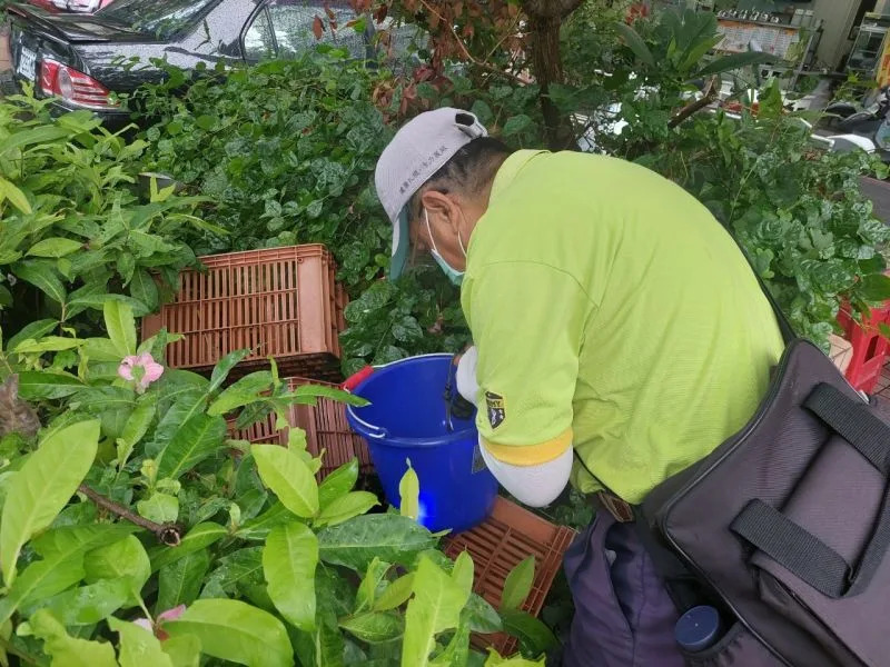 &#x0025b2;&#x009ad8;&#x0096c4;&#x005e02;&#x009632;&#x0075ab;&#x005718;&#x00968a;&#x004e5f;&#x005c07;&#x0091dd;&#x005c0d;&#x0053ef;&#x0080fd;&#x007a4d;&#x006c34;&#x007684;&#x005c4b;&#x007c37;&#x006392;&#x006c34;&#x0069fd;&#x003001;&#x005e06;&#x005e03;&#x0076ba;&#x008936;&#x007b49;&#x008655;&#x008a73;&#x0052a0;&#x006aa2;&#x0067e5;&#x00ff0c;&#x005168;&#x006c11;&#x005171;&#x00540c;&#x009632;&#x006cbb;&#x00767b;&#x009769;&#x0071b1;&#x00ff0c;&#x009632;&#x007bc4;&#x00767b;&#x009769;&#x0071b1;&#x0064f4;&#x006563;&#x008513;&#x005ef6;&#x003002;&#x00ff08;&#x005716;&#x00ff0f;&#x009ad8;&#x005e02;&#x005e9c;&#x0063d0;&#x004f9b;&#x00ff09;