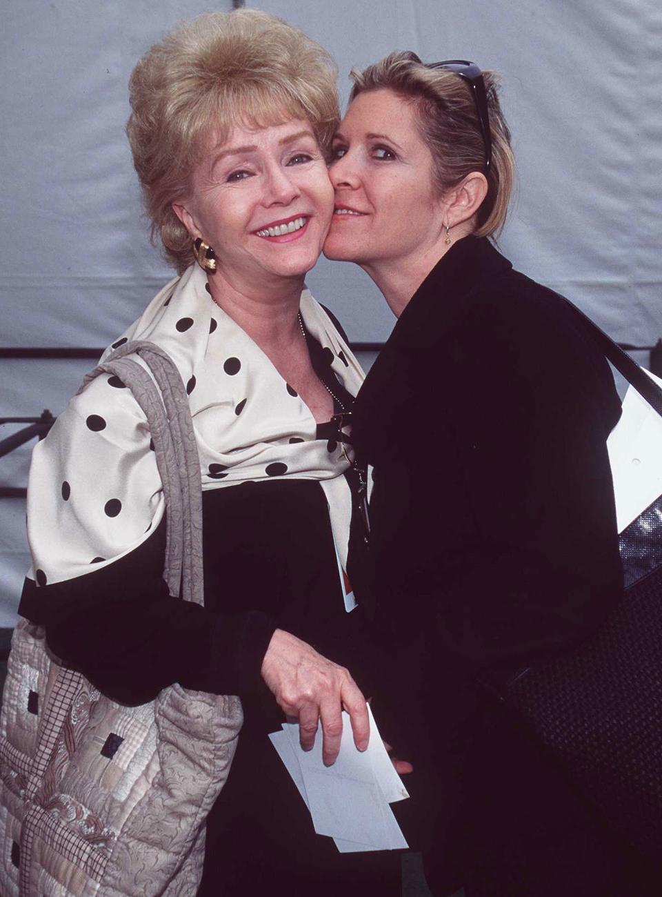 Also in 1997, the two go cheek-to-cheek backstage at the Academy Awards. 