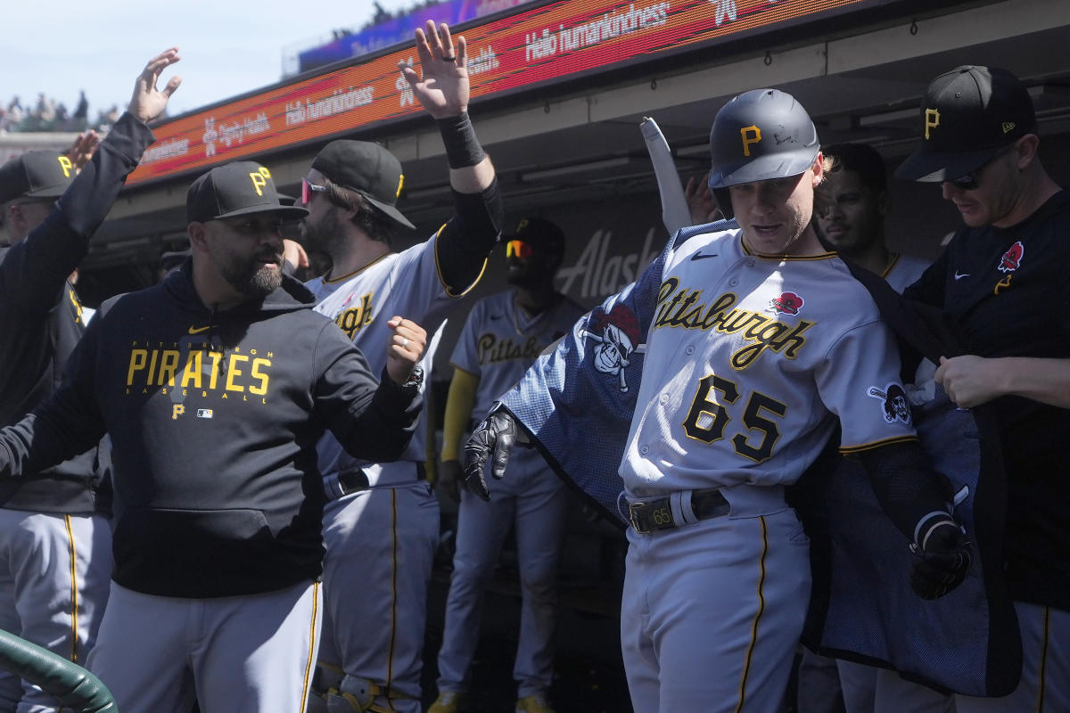 Pirates' Suwinski joins Bonds with 2 McCovey Cove homers in game