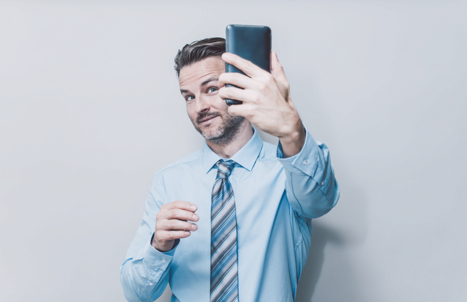 <p>Très populaire en Inde, comme le rapporte le mensuel Outlook money, la méthode du selfie CV est simple : présenter ses compétences et expériences dans une courte vidéo. Efficace et original. </p>