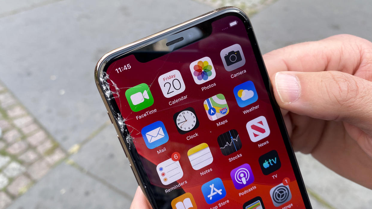  Iphone 11 pro drop test cracked front. 