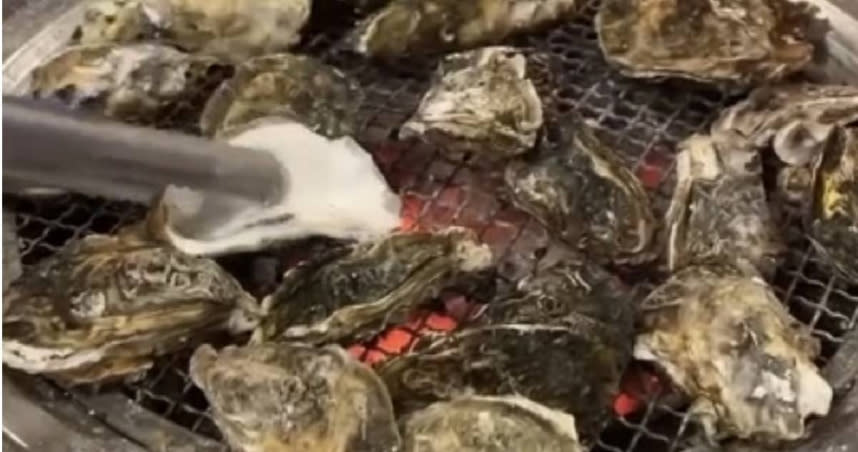 屏東東港鎮海鮮餐廳「碳集蚵仔200吃到飽」在過年期間爆出食物中毒事件。（圖／報系資料照）