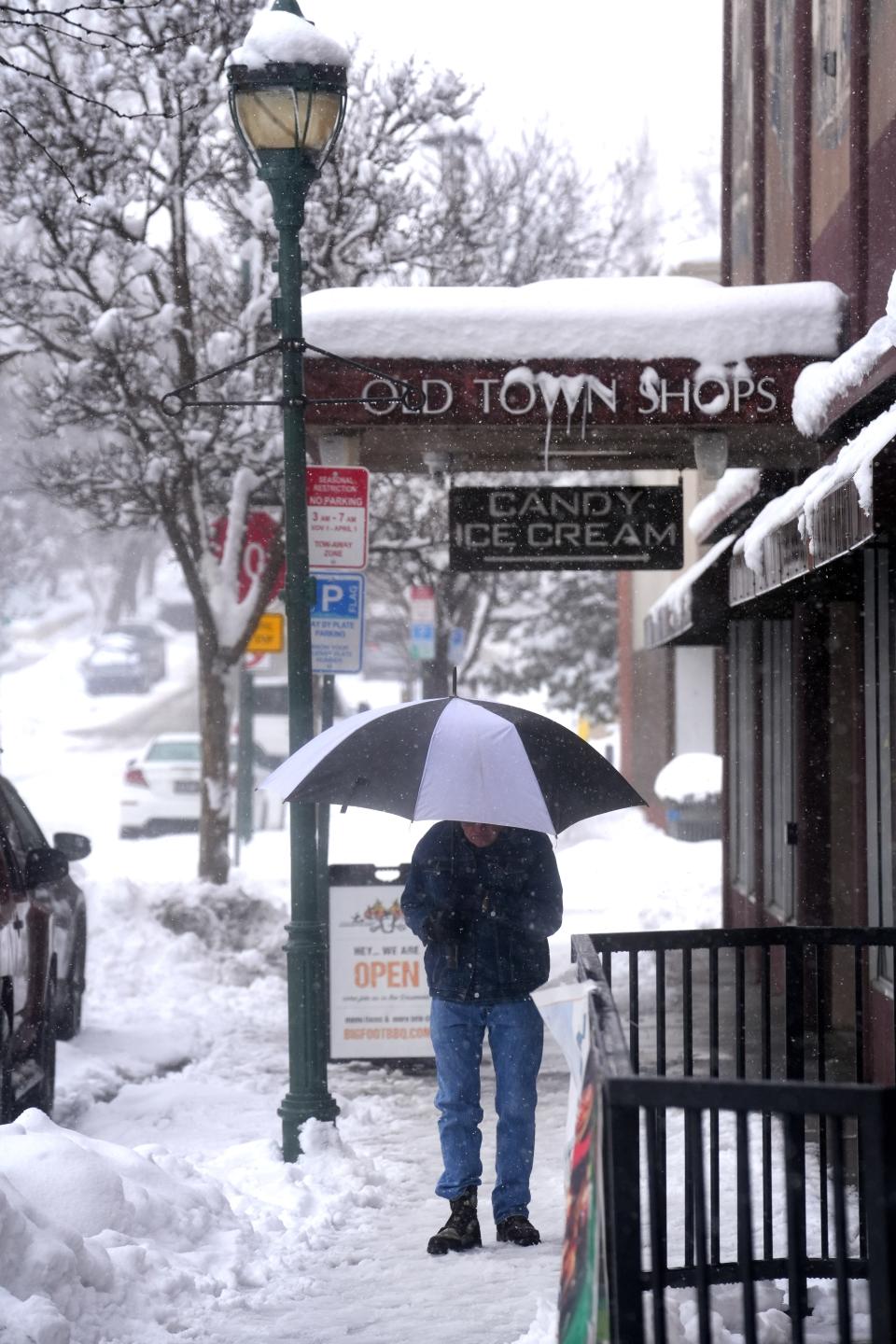 There was heavy snowfall in Flagstaff, Ariz. on Monday.