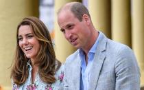 Dass er einmal König werden würde, wusste Prinz William schon vor seinem Schulabschluss. Doch verleitete ihn das zur Faulheit? Wie William, seine Frau Kate und der Rest der royalen Verwandtschaft in ihren Abschlussprüfungen abschnitten, verraten wir hier. (Bild: Ben Birchall - WPA Pool/Getty Images)