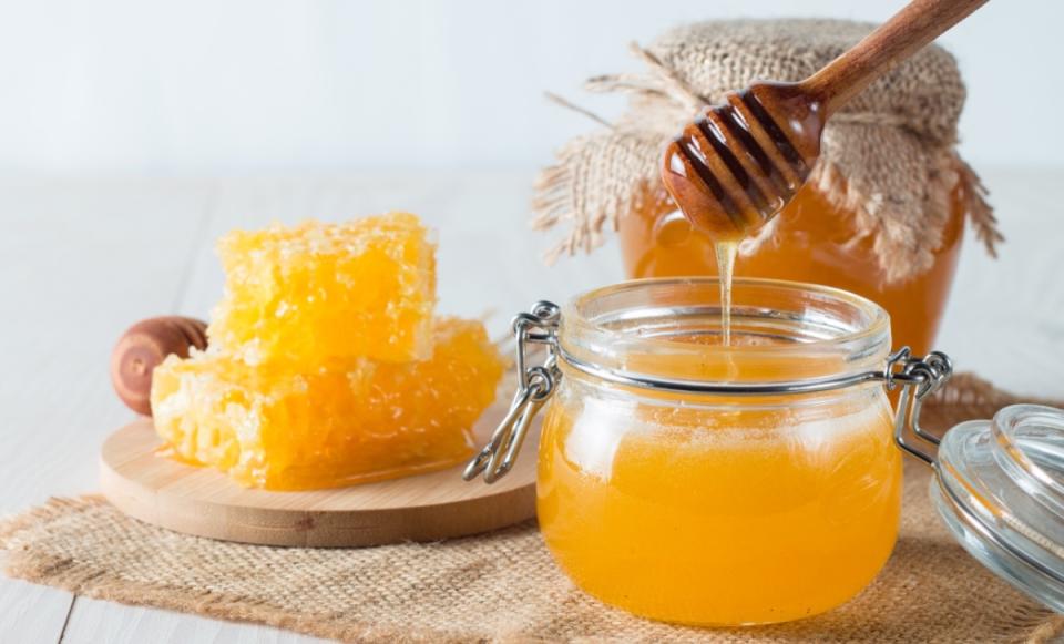 Raw honey for heartburn