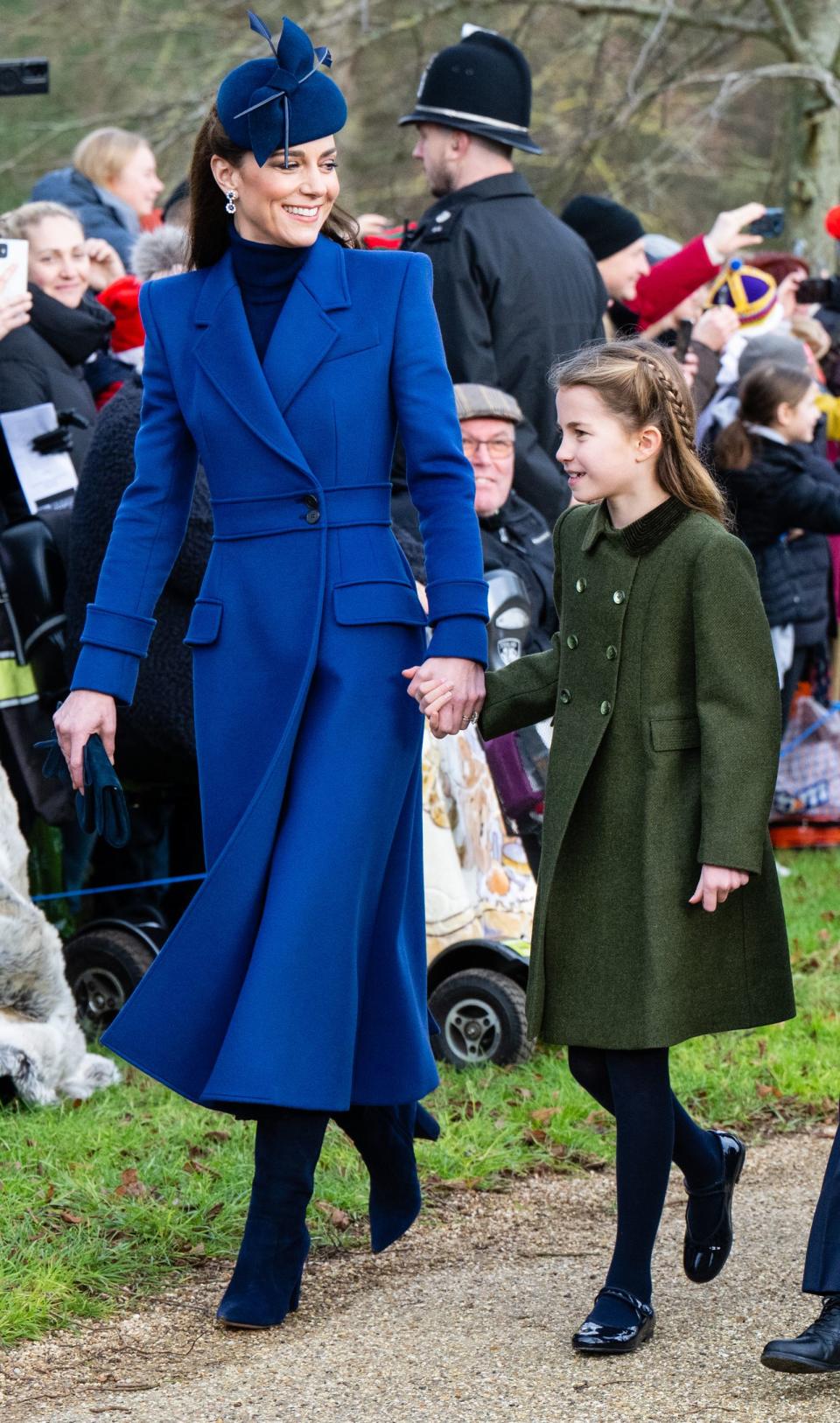 凱特王妃和夏洛特公主，母女穿著玩「大藍小綠配」。（翻攝X@HelloCanada）