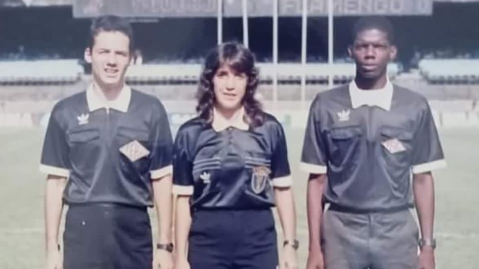 Claudia Vasconcelos refereeing Flamengo vs. Vasco in the 1994 junior Campeonato Carioca. - Claudia Vasconcelos