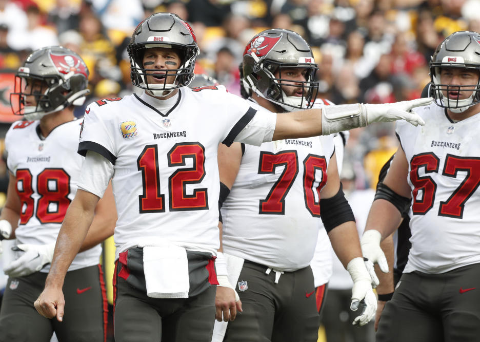 Tom Brady gets Bucs offense going, defense struggles - The San Diego  Union-Tribune