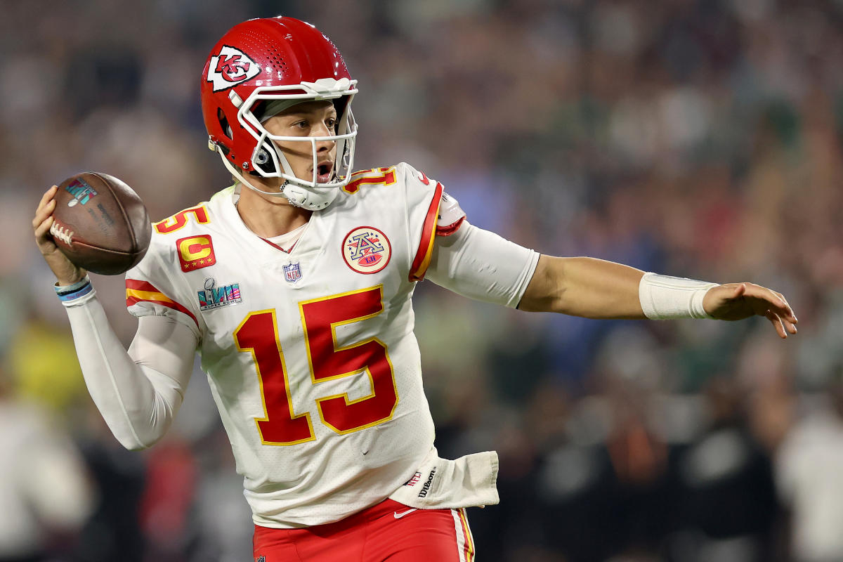 #Patrick Mahomes wins MVP after 3 touchdowns, gutty last drive to lead Chiefs to victory [Video]