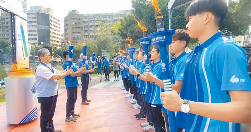 全大運將在5月4日舉行開幕儀式，相關賽事已陸續在台灣體大及中部大學院校場地展開。圖為全大運日前舉行聖火點燃儀式。（圖／報系資料照）