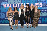 Shailene Woodley y Laura Dern, que interpretan a dos madres muy diferentes en la popular serie de HBO, dejaron muy poco a la imaginación con sus respectivos estilismos. Junto a ellas posaron Zoë Kravitz, Reese Witherspoon, Nicole Kidman y Meryl Streep. (Foto: Nicholas Hunt / WireImage / Getty Images)