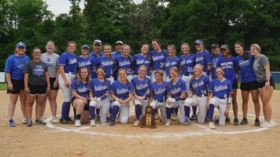 The Dixie Heights softball poses with their Ninth Region trophy after defeating Dixie Heights 4-2 in May 28, 2023.