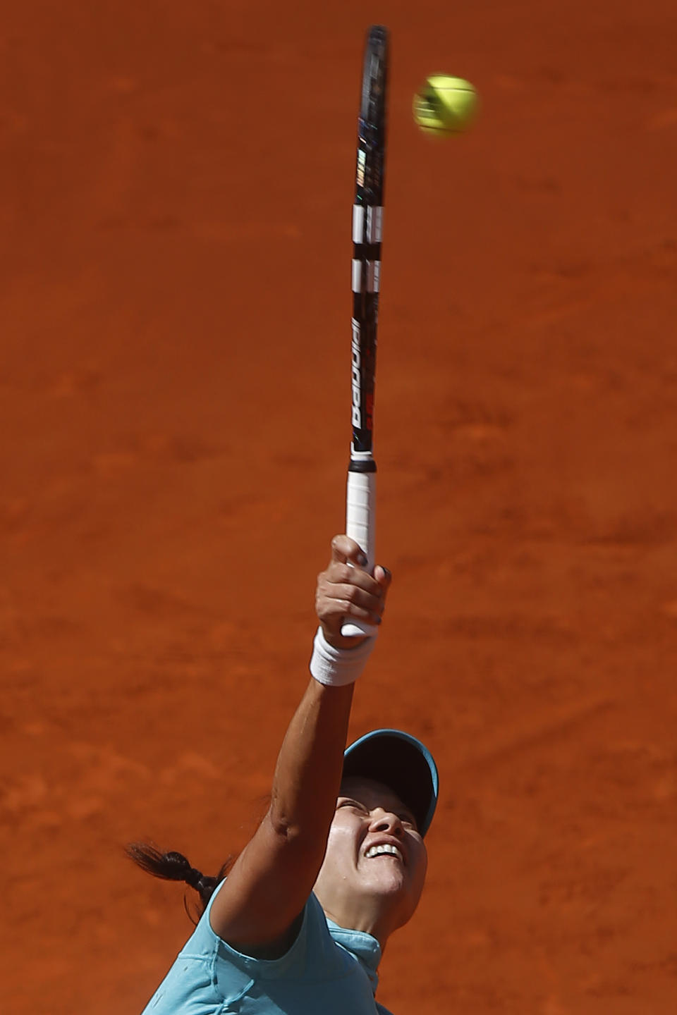 Li Na from China serves during a Madrid Open tennis tournament match against Jie Zheng from China, in Madrid, Spain, Tuesday, May 6, 2014. (AP Photo/Andres Kudacki)