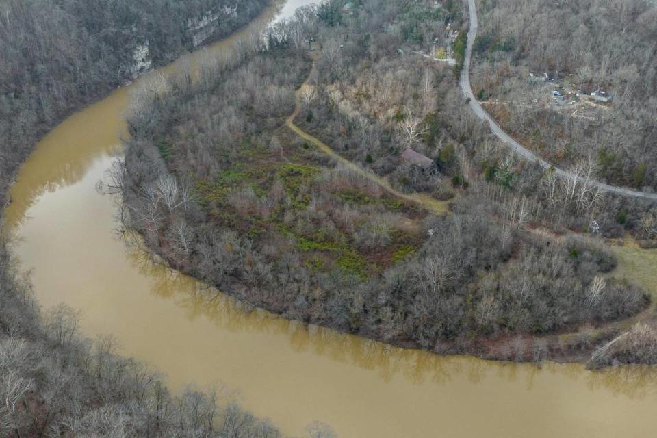 Crews are readying 30 acres along the Kentucky River for a new natural area that will be the only public water access in Fayette County. The city of Lexington announced in May it had purchased more than 30 acres on the Kentucky River for a little more than $1.16 million. Ryan C. Hermens/rhermens@herald-leader.com