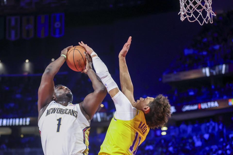 New Orleans Pelicans forward Zion Williamson (1) shoots over Los Angeles Lakers center Jaxson Hayes (11) during the first half of a semifinal in the NBA basketball In-Season Tournament, Thursday, Dec. 7, 2023, in Las Vegas. (AP Photo/Ian Maule)