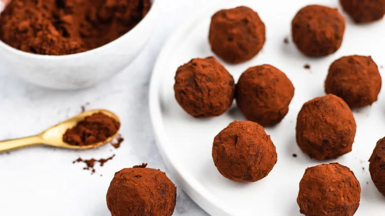 Dark Chocolate Ganache Truffles with Cocoa Powder