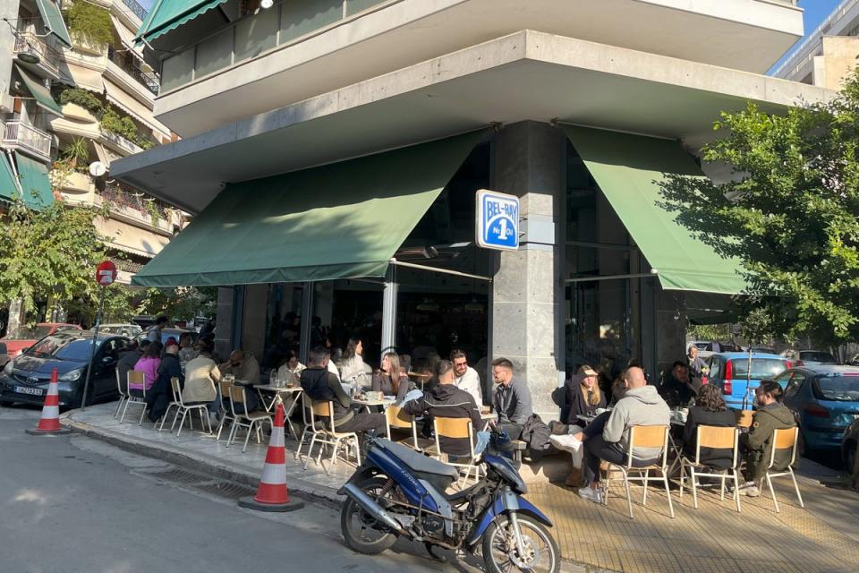 It’s warm enough for al fresco coffee during winter in Athens (Maryann Wright)