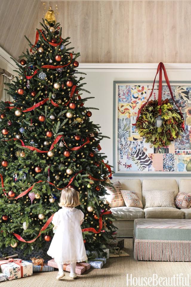 55 Red and White Christmas Tree Decorations That Will Wow You