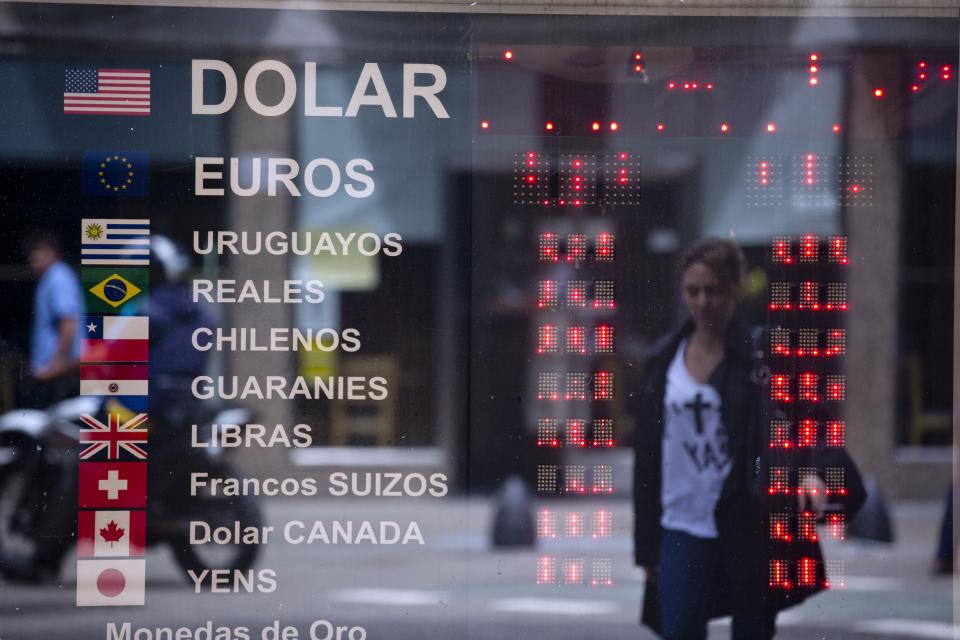 A sign shows no currency exchange numbers outside a money exchange house in Buenos Aires, Argentina, Friday, Jan. 24, 2014. An employee at the business said they were not operating until they received official rules from the government, which announced a relaxing of restrictions on the purchase of U.S. dollars following a sharp slide in the value of the local peso. (AP Photo/Natacha Pisarenko)