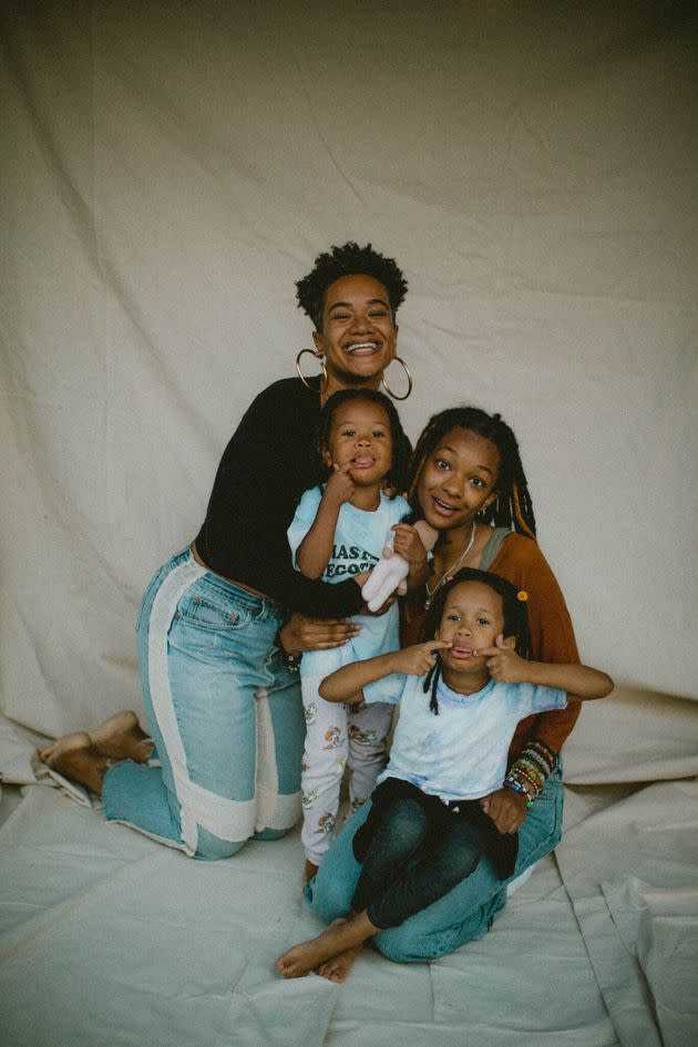 Alex Elle with her daughters. (Photo: Erika Layne)