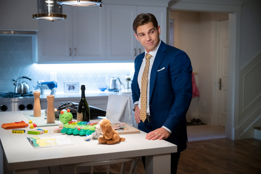 SEX/LIFE (L to R) MIKE VOGEL as COOPER CONNELLY in episode 106 of SEX/LIFE Cr. AMANDA MATLOVICH/NETFLIX © 2021