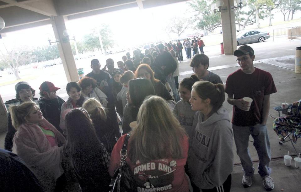 A line forms outside the Coast Coliseum box office in February 2009 for the sale of Taylor Swift concert tickets. A lottery system gave everyone present a chance at tickets no matter how early they arrived. AMANDA McCOY/SUN HERALD FILE