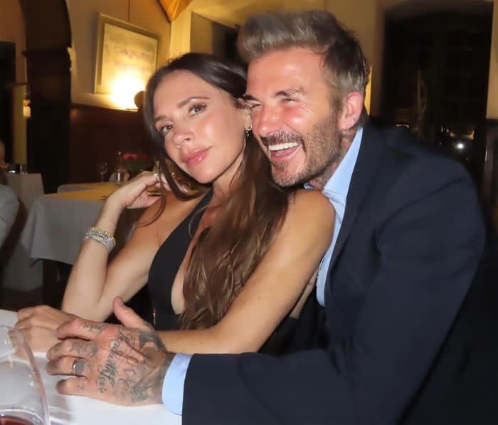 David y Victoria Beckham en un restaurante