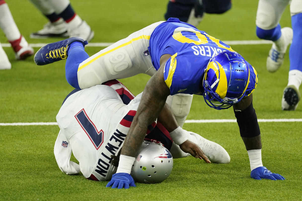 Patriots come up empty, get run over by Rams in falling to 6-7 - The Boston  Globe