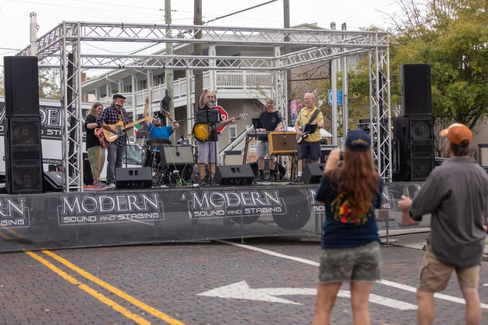 Wilmington band The Clams plays a brand of country-tinged rock reminiscent of The Grateful Dead.