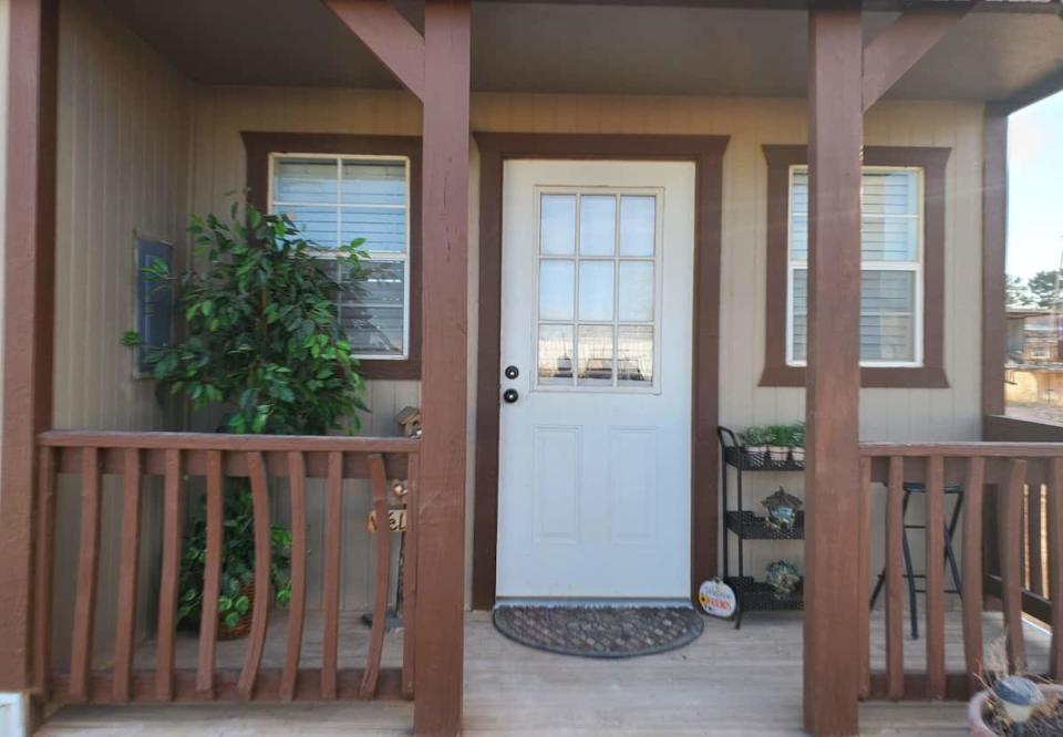 The Tiny Happy House Hideaway on Martin Lane in Carlsbad, New Mexico is hosted on Airbnb by Rebecca Burkeen.