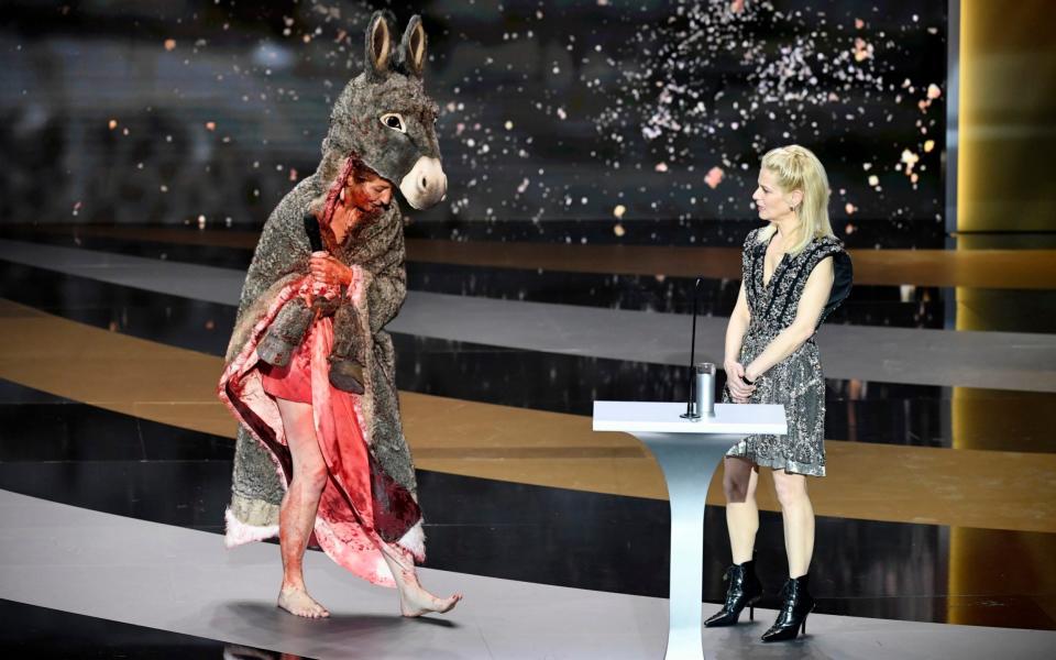 Corinne Masiero (L) delivers a speech wearing a "Peau d'Ane" costume next to French actress and Master of Ceremony Marina Fois - Bertrand Guay /AFP