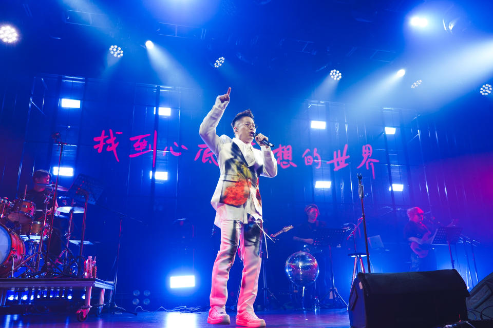 林曉峰順德音樂會 全新廣東歌打孖上  歌迷大嗌除衫 爸爸專程捧場心情緊張