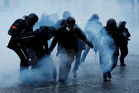 French Gendarmes apprehend yellow vest protester during a demonstration by the "yellow vests" movement in Paris, France, December 15, 2018. REUTERS/Benoit Tessier