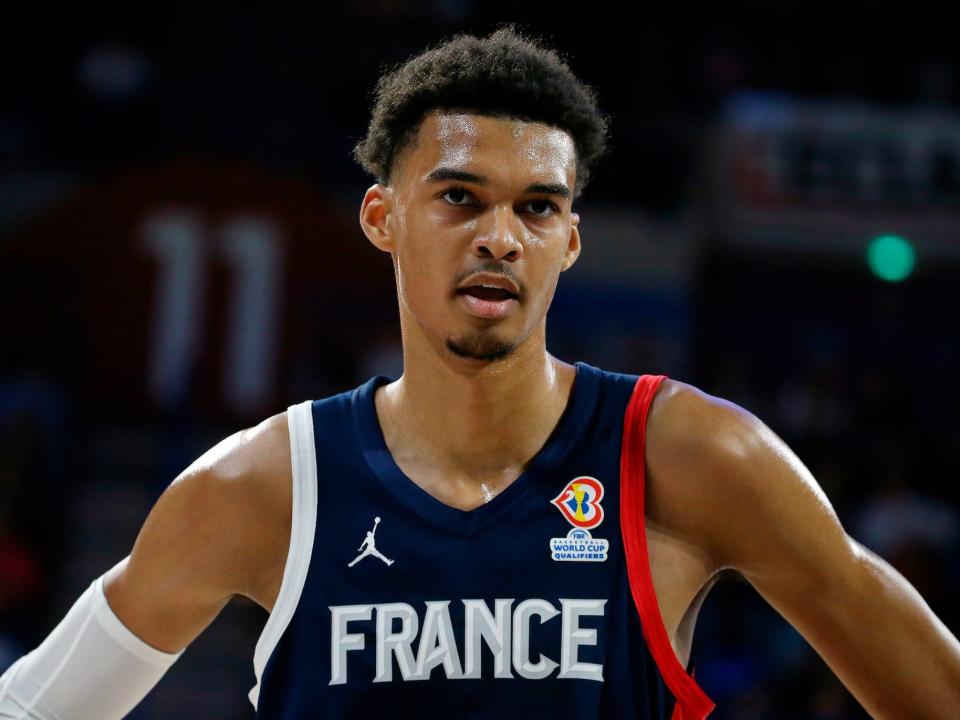 Victor Wembanyama looks on during a French national basketball game/