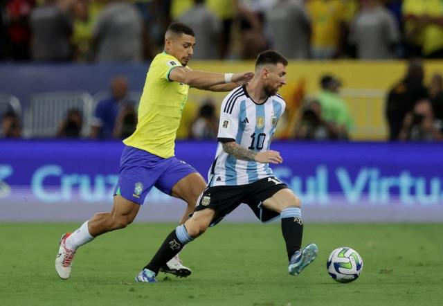 Soccer-Violent Clashes Mar Brazil V Argentina World Cup Qualifier