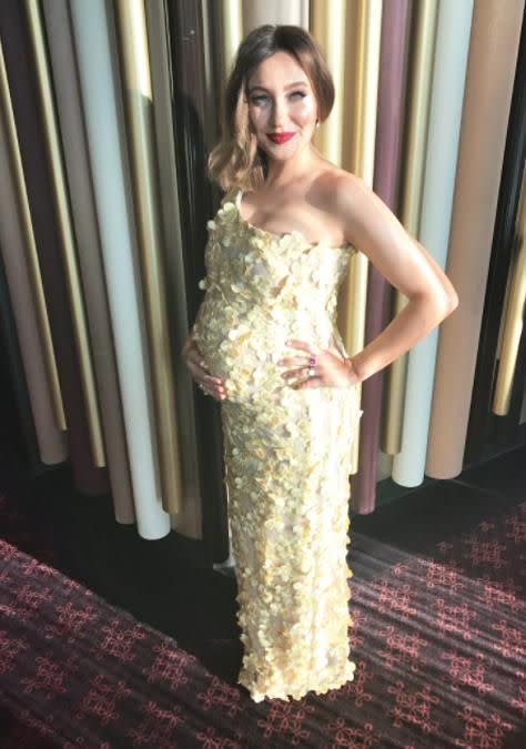 Zoe showed off her baby bump at the 2017 Logies on Sunday. Source: Instagram/Zotheysay.