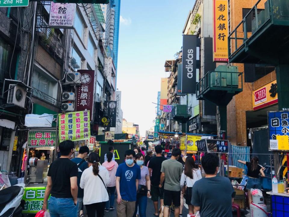 基隆愛四路夜市美食「半價銅板購」活動九日起跑。(記者王慕慈攝)