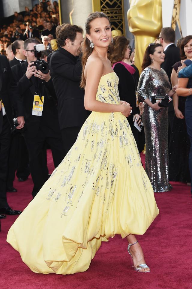 Alicia Vikander in Louis Vuitton at the 2017 Oscars