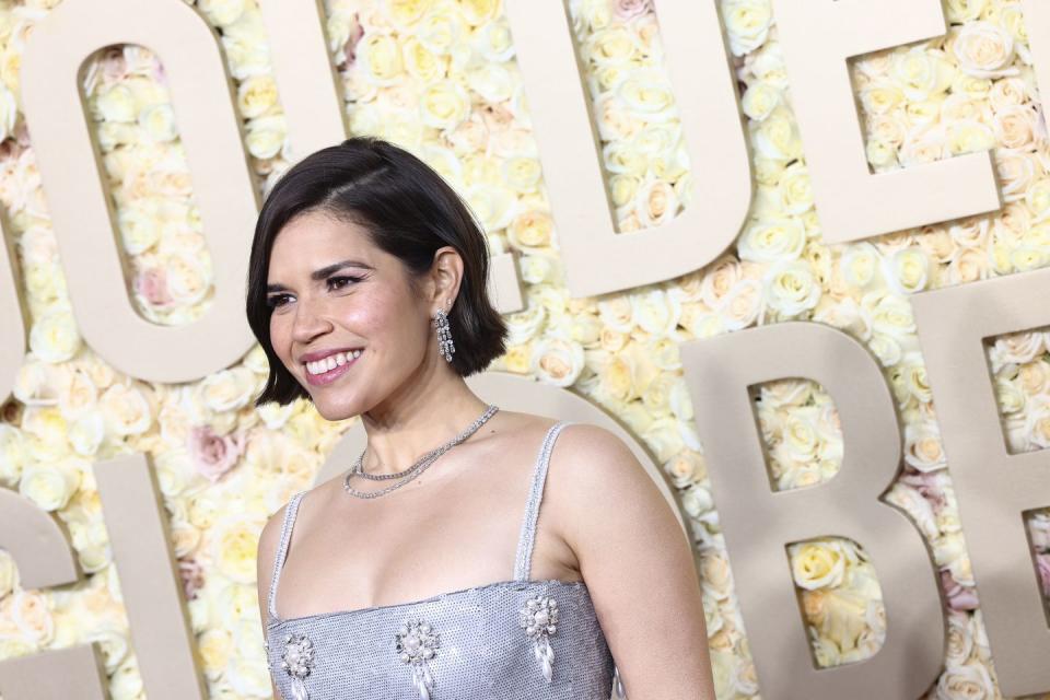 america ferrera golden globes jewellery