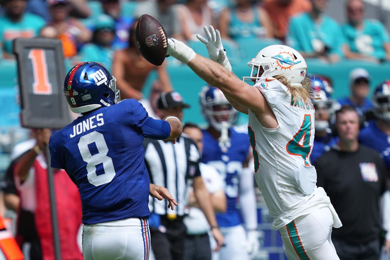 Miami Dolphins linebacker Andrew Van Ginkel (43) knocks down the pass by New York Giants quarterback Daniel Jones (8) during the first half of an NFL game at Hard Rock Stadium in Miami Gardens, October 8, 2023.