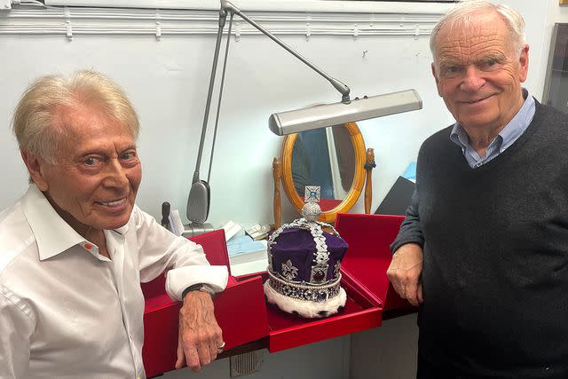 <p>Simon Perry</p> Jeweler Alan Gard and author Jeffrey Archer with their creation