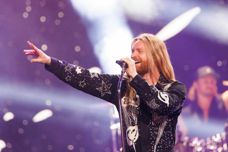 Sam Ryder performs during the closing ceremony of the Invictus Games 2023