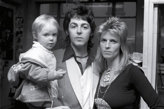 Stella McCartney, age 2, with father Paul and mother Linda, in 1973 <span class="copyright">Michael Putland—Getty Images</span>