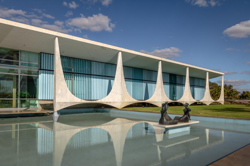 Brasilia, Brasil - Aug 29, 2018: Alvorada Palace and Iaras Sculpture by Ceschiatti - Brasilia, Distrito Federal, Brazil - Brasilia, Distrito Federal, Brazil