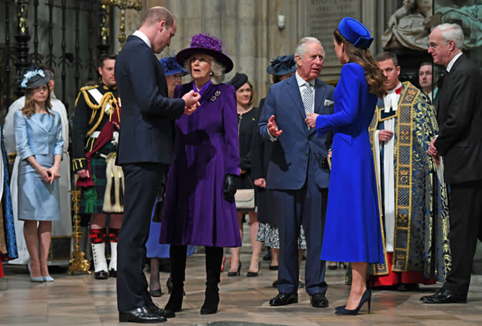 Los Reyes con los príncipes de Gales